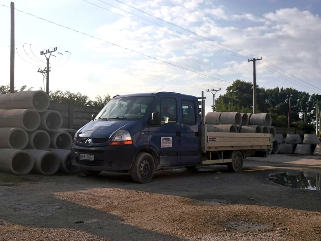 Renault Master valník - preprava stavebného materiálu