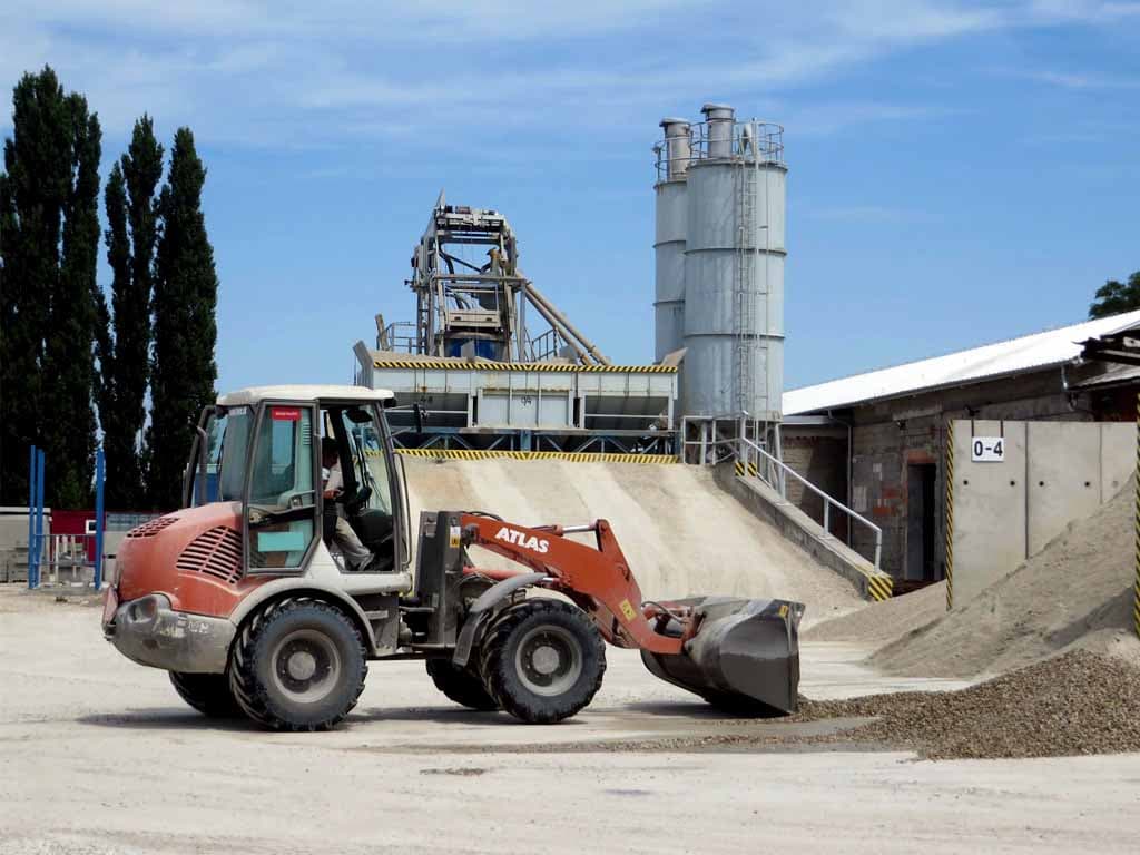 Nakladač Atlas AR75 - moderný stavebný stroj na manipuláciu s materiálom