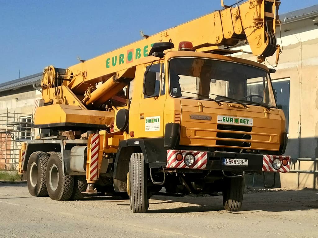 Žeriav Tatra AD20 - profesionálne stavebné zariadenie